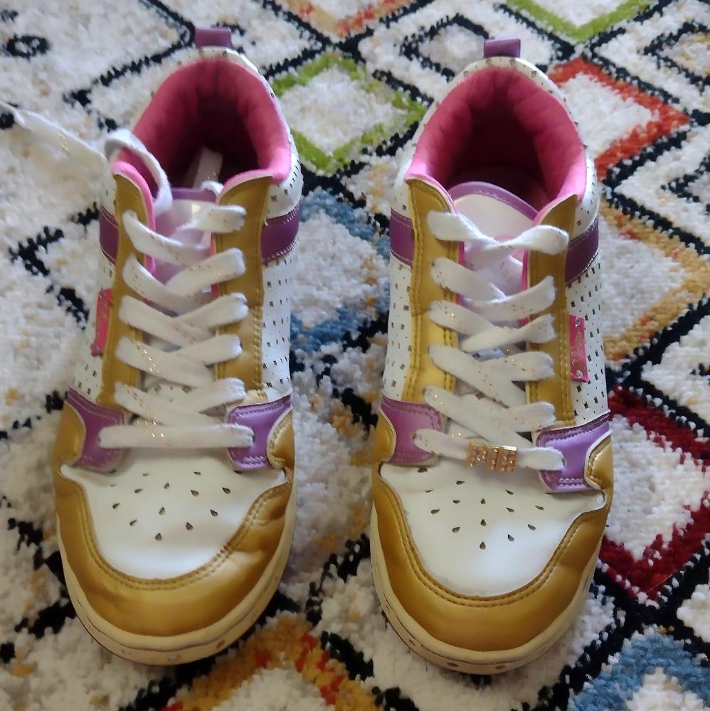 Women's pastry tennis shoes size 7.